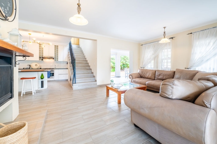 To Let 3 Bedroom Property for Rent in Costa Sarda Western Cape